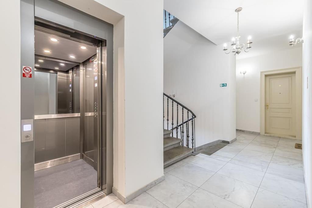 Cozy Quiet New Apartment In Karlin Square Prag Exterior foto