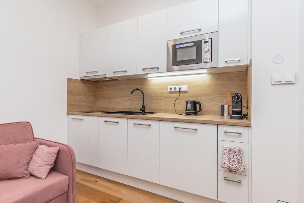 Cozy Quiet New Apartment In Karlin Square Prag Exterior foto