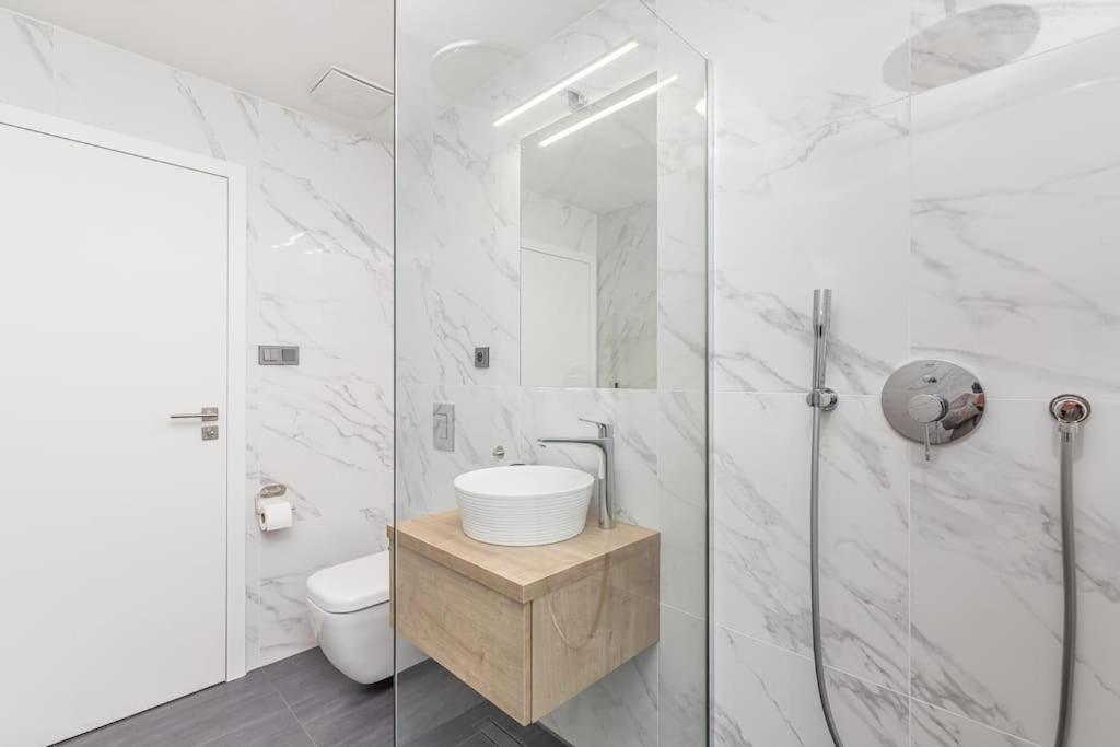 Cozy Quiet New Apartment In Karlin Square Prag Exterior foto